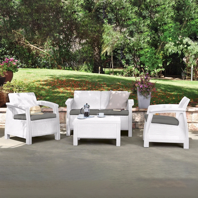 Set de sillones Keter Corfu (3 sillones + 1 mesa)